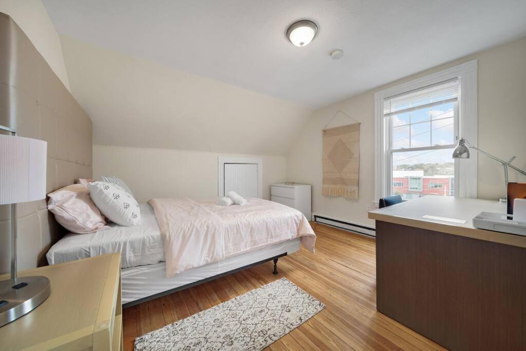 5Br 2Bh Bright & Spacious Apt In Brighton Boston Exterior foto