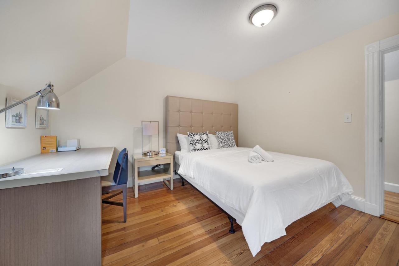 5Br 2Bh Bright & Spacious Apt In Brighton Boston Exterior foto