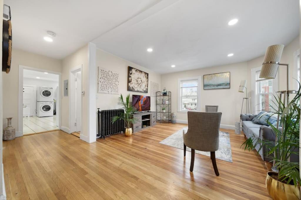 5Br 2Bh Bright & Spacious Apt In Brighton Boston Quarto foto